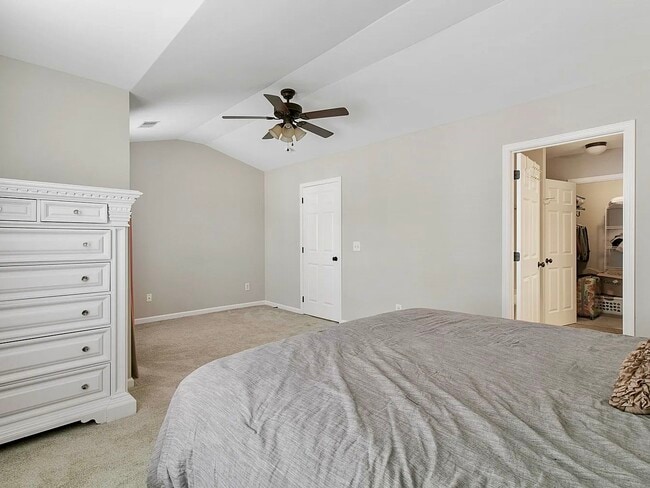 Building Photo - 102 Lamplighter Ln