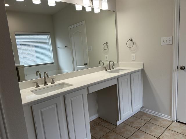 Building Photo - 2820 Cascade Cove Dr