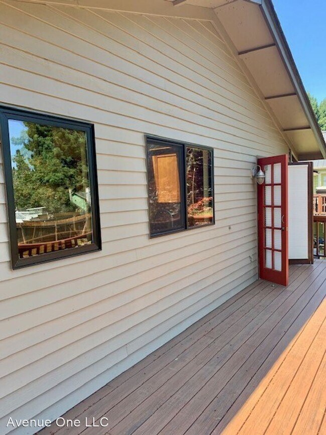 Building Photo - 3 br, 3 bath House - 8438 32nd Ave SW