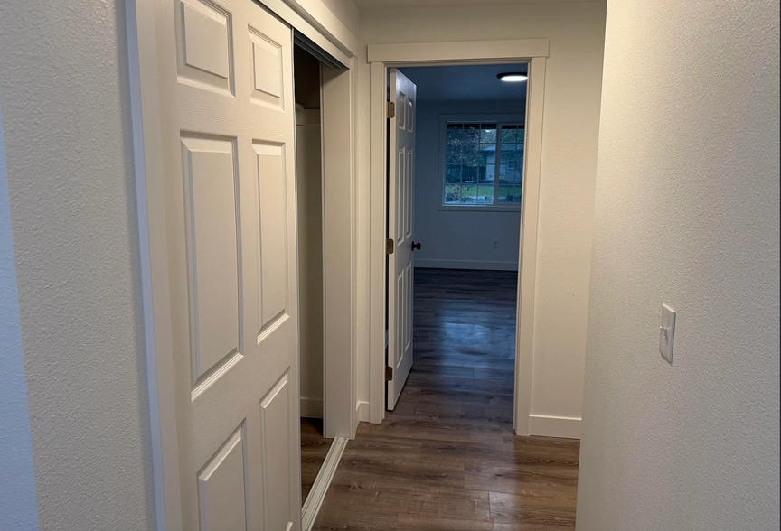 Building Photo - 3650 NE Canterbury Cir