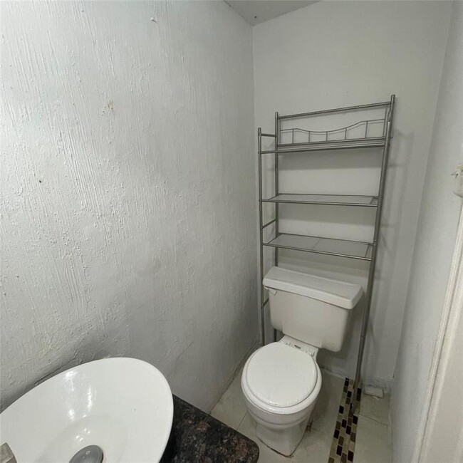 Building Photo - 7700 Creekbend Dr