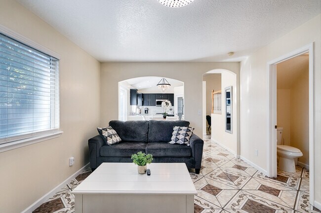 Building Photo - 14229 Shenandoah St