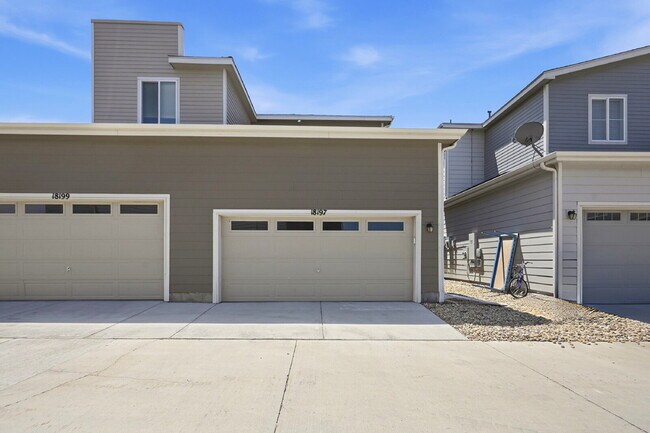 Building Photo - $2,395.95, 2-bed, 2.5-bath with a washer and dryer in unit.