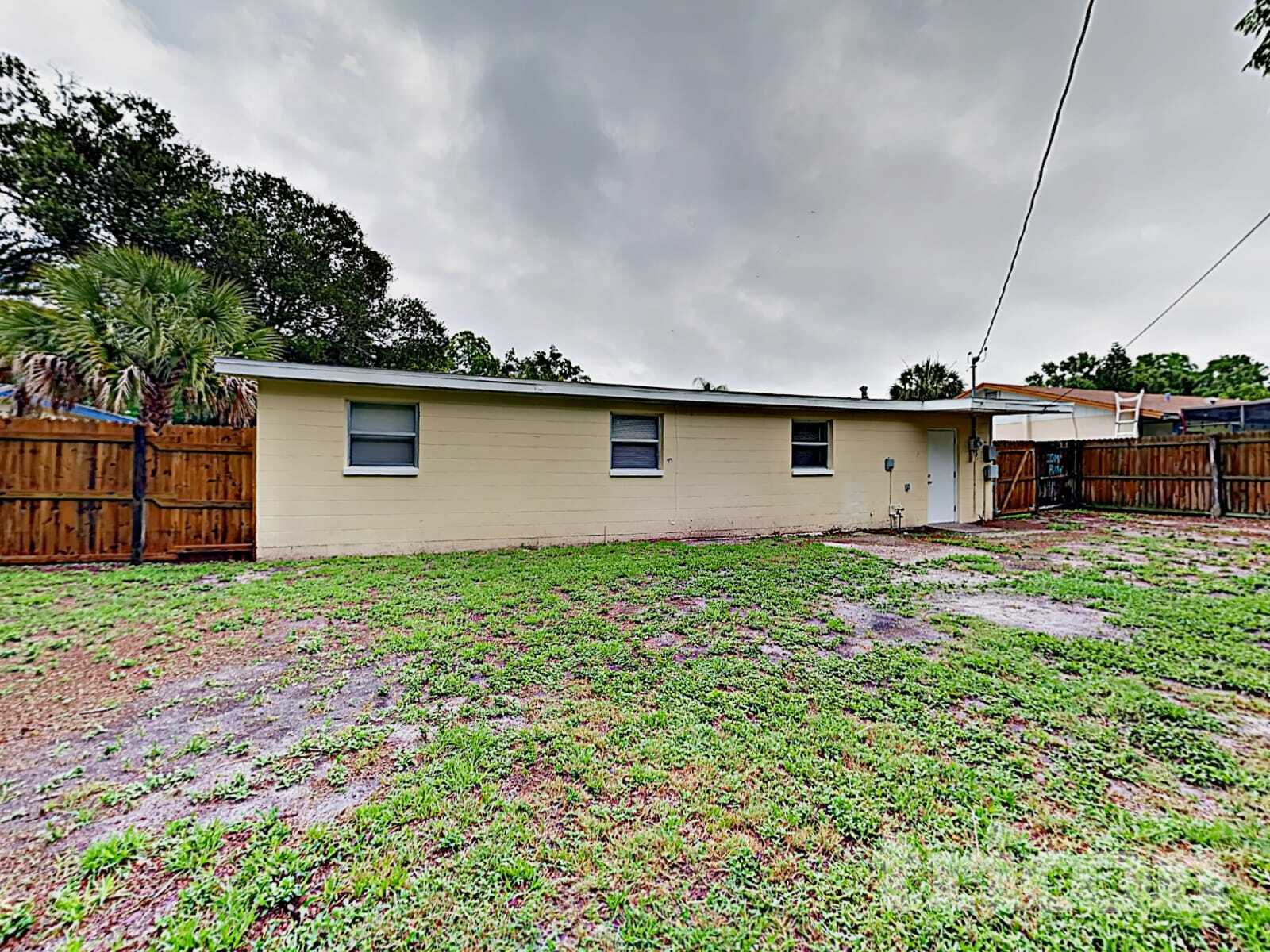 Building Photo - 651 12th Ave N