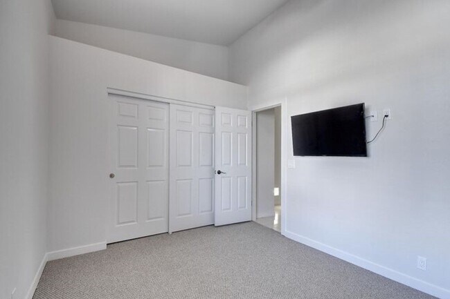 Building Photo - 5623 E Claire Dr