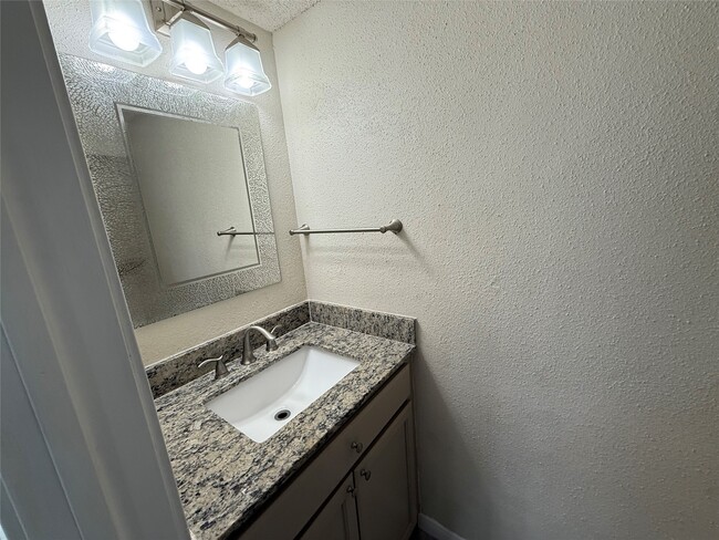 Building Photo - 1515 Sandy Springs Rd