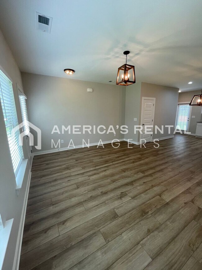 Building Photo - Home for Rent in Weaver, AL!!! Available to View Now! PRICE REDUCTION!! Sign a 13-month lease by ...