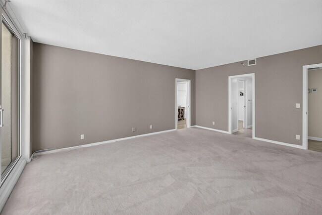 Building Photo - 4000 N Ocean Dr