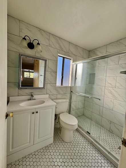 Building Photo - 1327 S Longwood Ave
