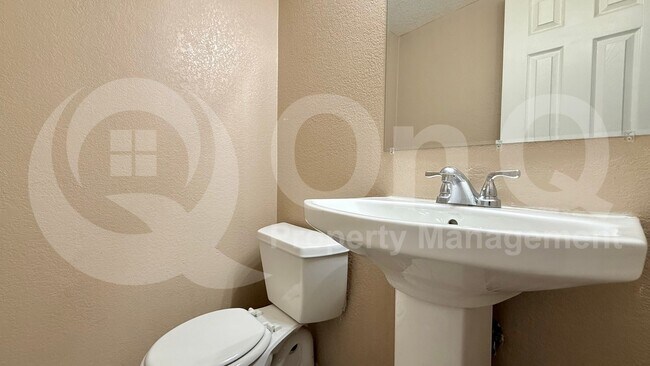 Building Photo - 2634 N 43rd Ave