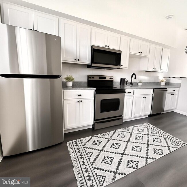 Building Photo - 624 N Payson St