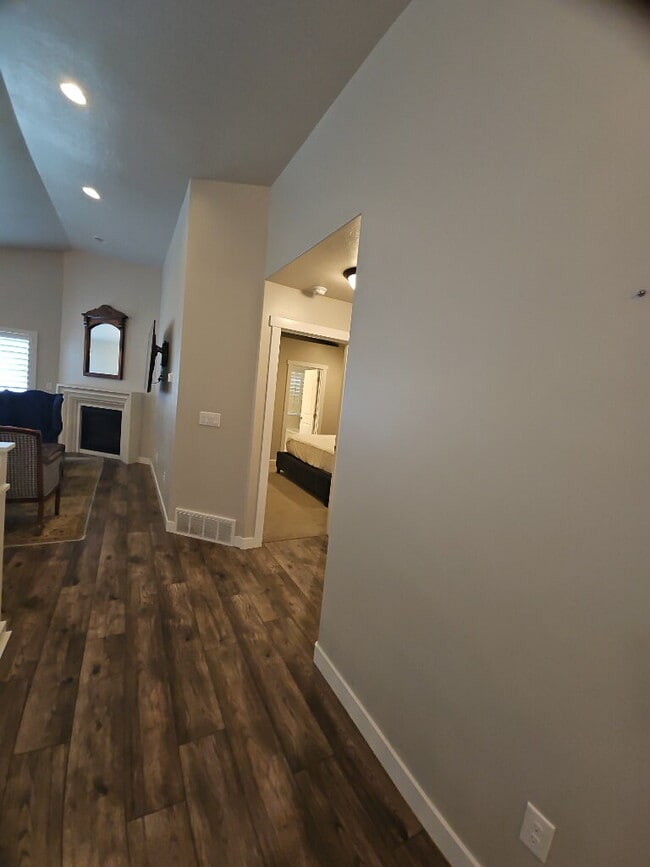 Building Photo - Charming East Provo Home with Scenic Views...
