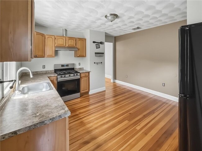 Building Photo - 358 Weeden St