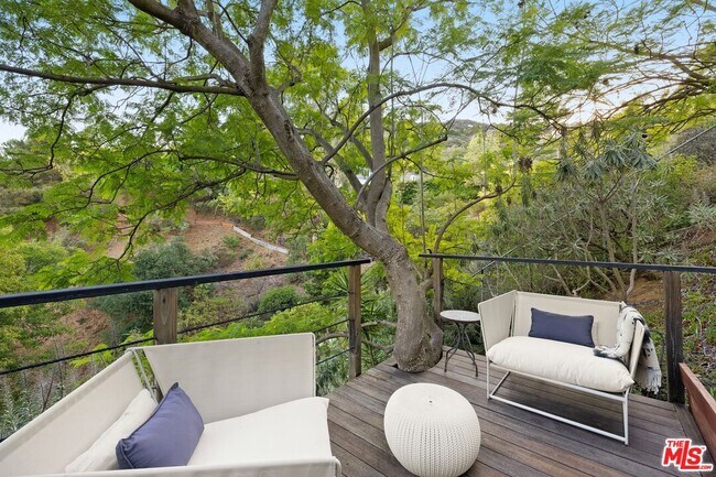 Building Photo - 2652 Byron Pl