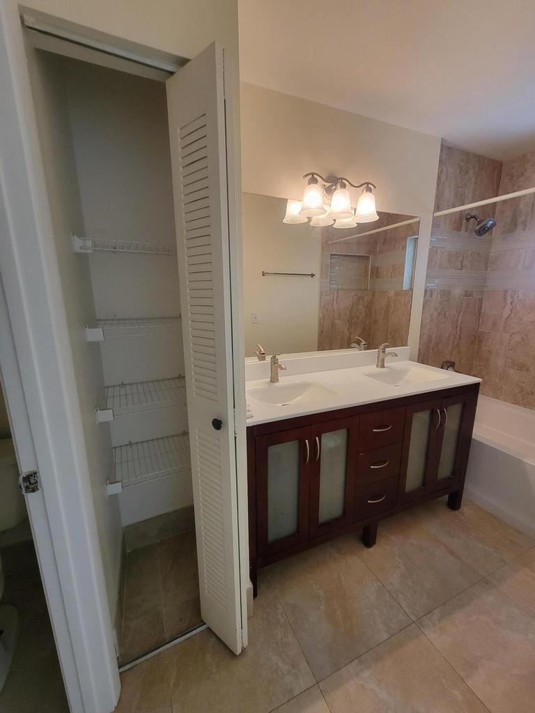 Building Photo - 2306 SW 82nd Ter