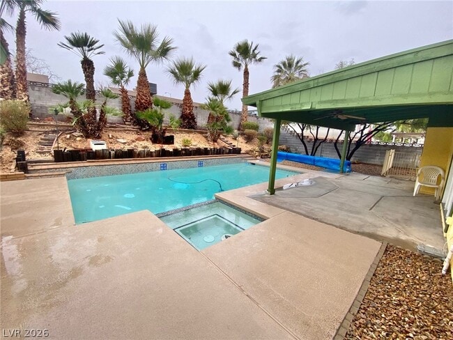 Building Photo - 400 Davenport Ln