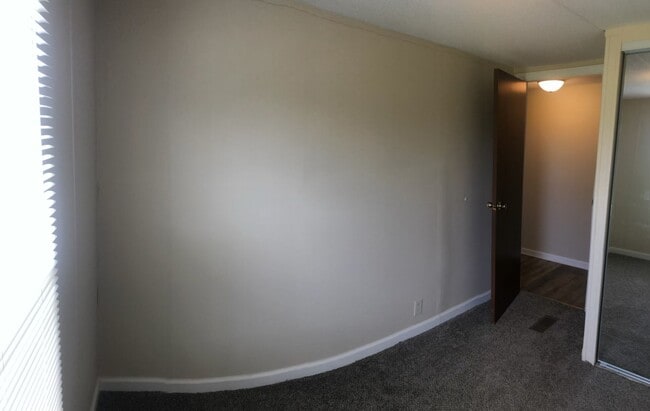 Building Photo - 3 BDR / 2BA in Private Community
