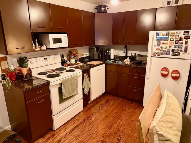 Building Photo - 3550 N Lake Shore Dr