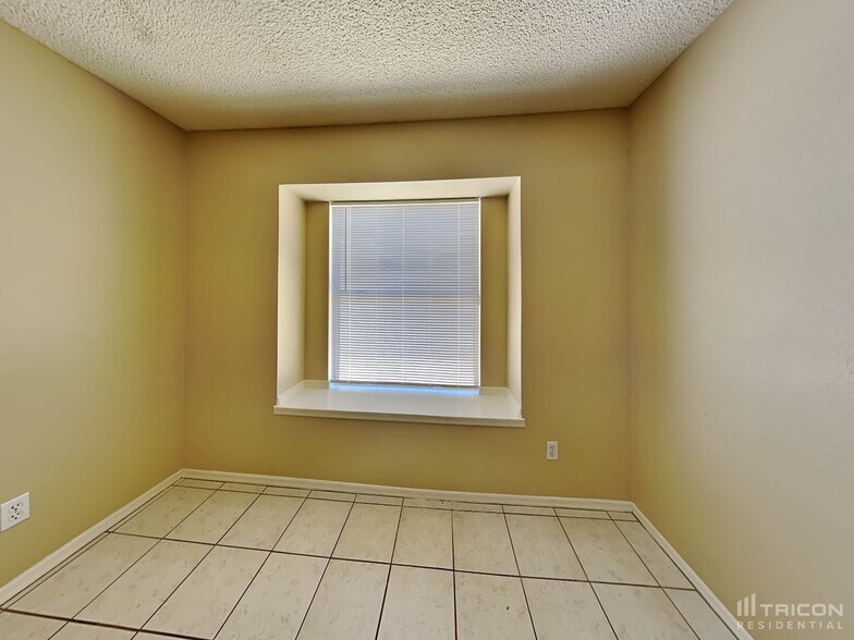 Building Photo - 4763 W Menadota Dr