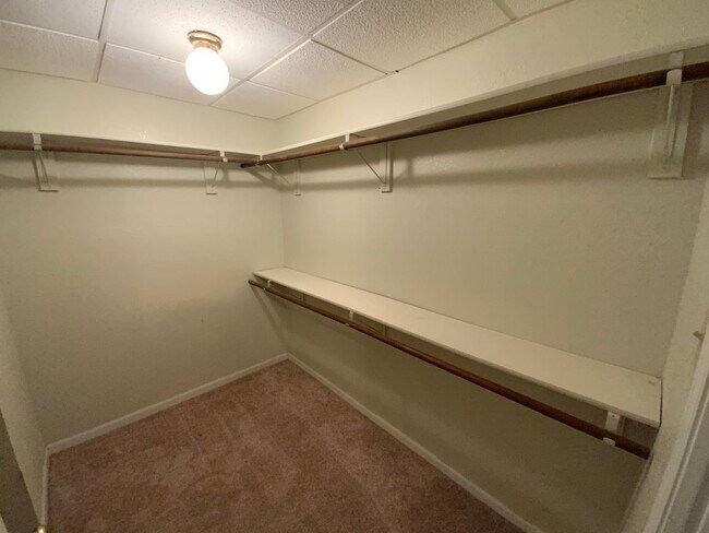 Building Photo - 3 Bedroom 2 Bathroom Duplex