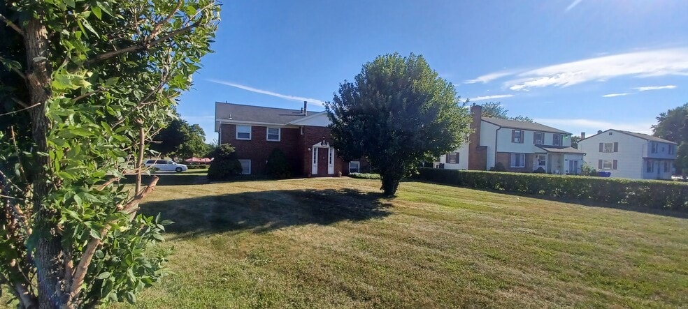 Building Photo - 3139 W Ridge Rd