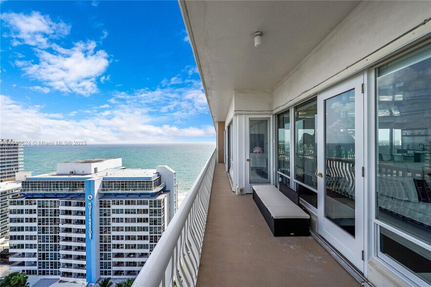 Building Photo - 4020 Galt Ocean Dr