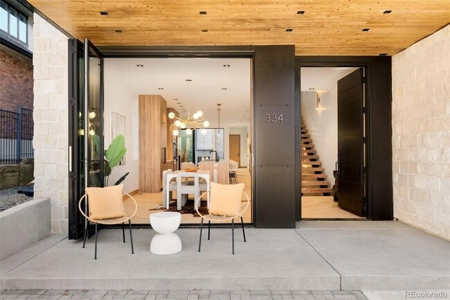 Building Photo - 332 Steele St