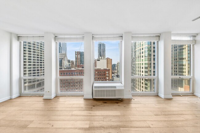 Building Photo - 111 E Chestnut St