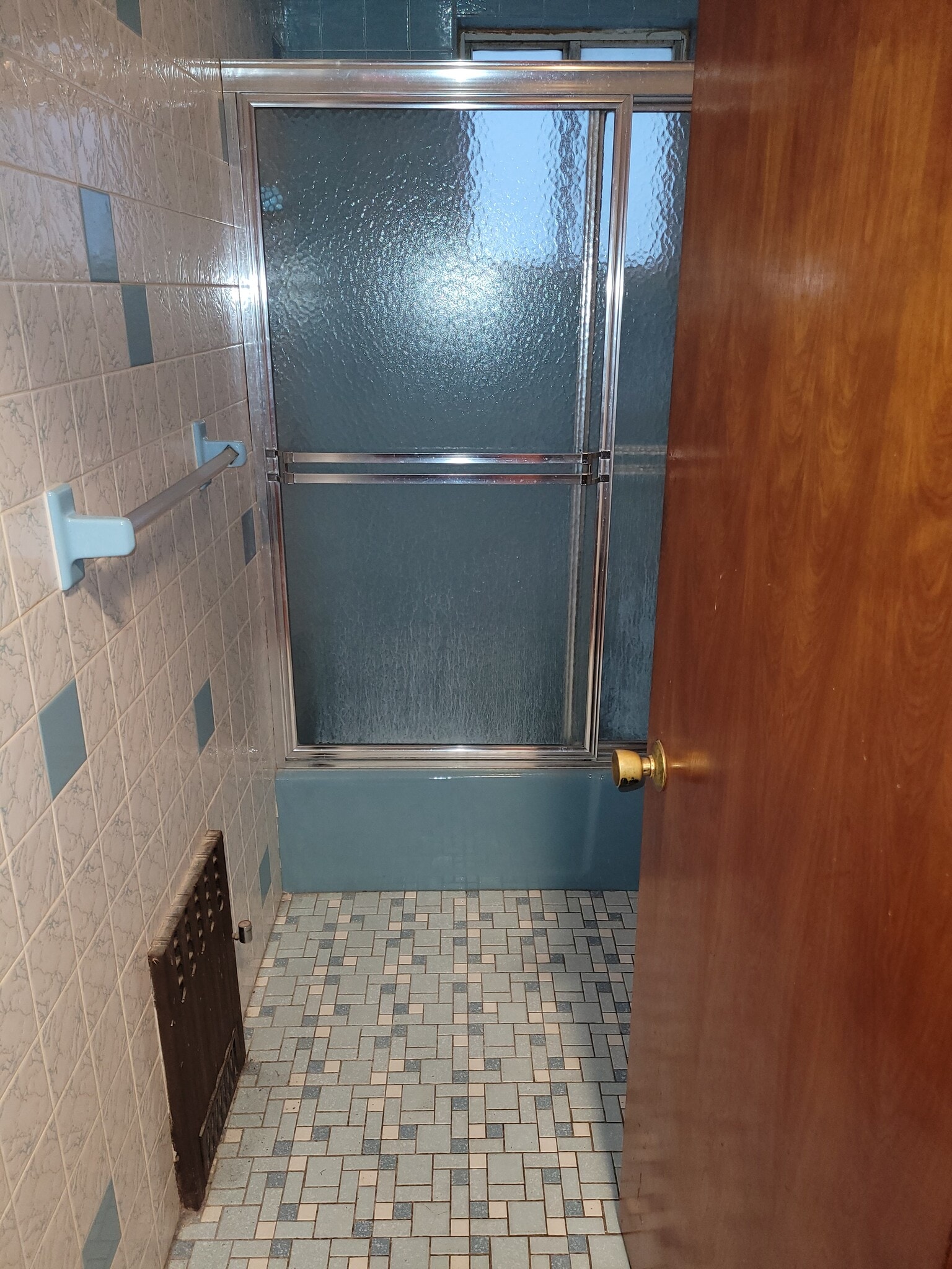 Bath - 35 Garfield Ave