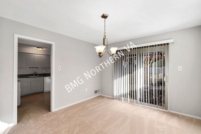 Building Photo - 5207 Gainsborough Dr