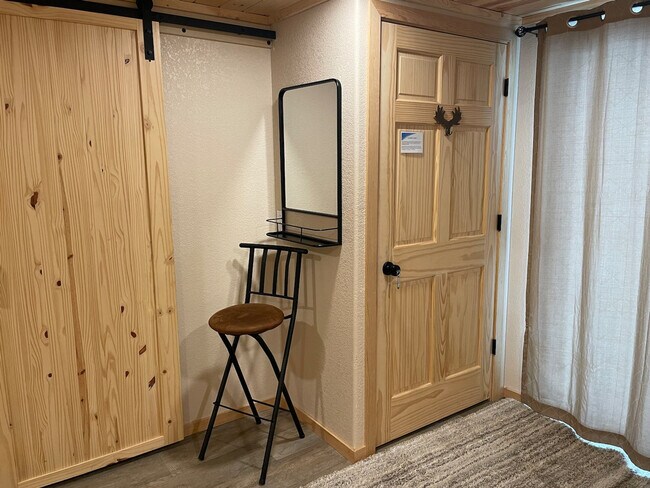 Building Photo - 213 S West St