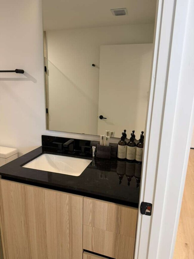 Building Photo - 225 N Miami Ave