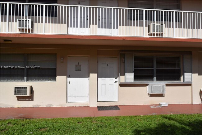 Building Photo - 2915 Plunkett St