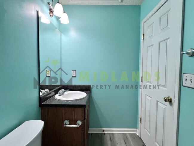 Building Photo - 523 Whitewater Dr