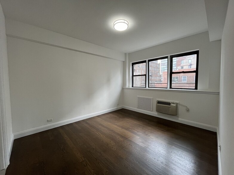 Building Photo - 20 Beekman Pl