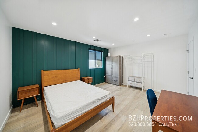 Building Photo - 837 N Harvard Blvd