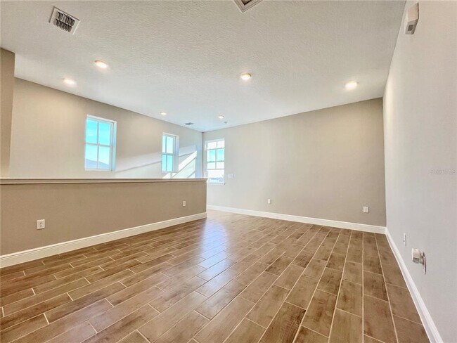 Building Photo - 10552 Pearson Ave