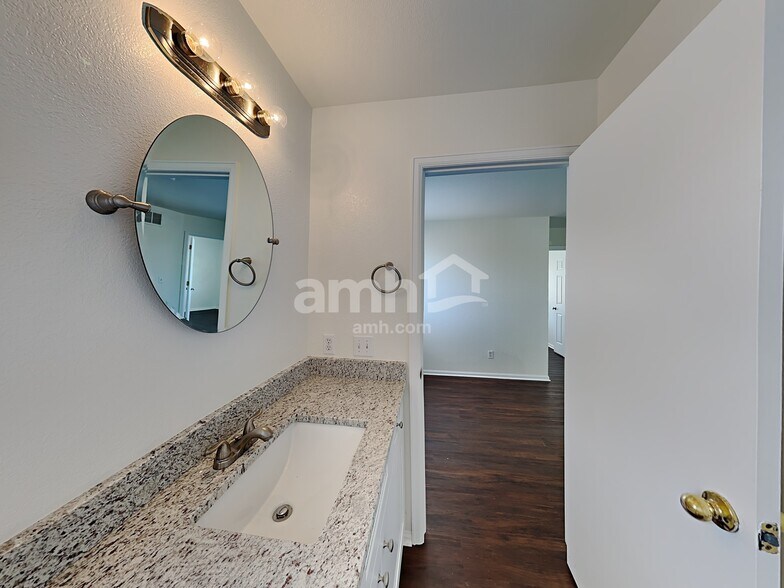Building Photo - 4570 N Orleans St