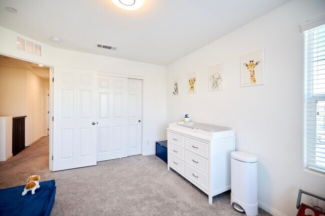 Building Photo - Henderson Townhome for rent