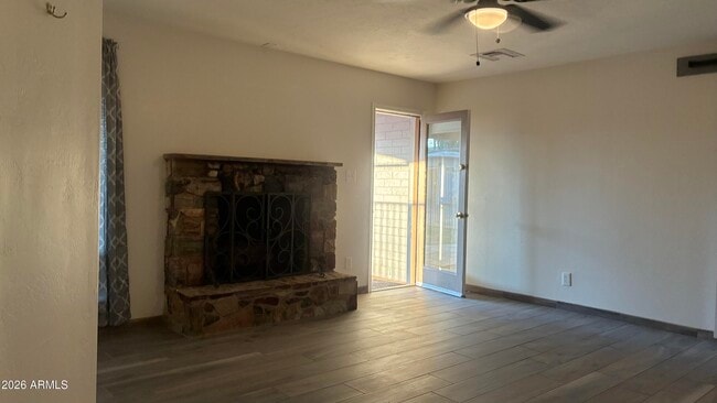 Building Photo - 2336 W Orange Dr