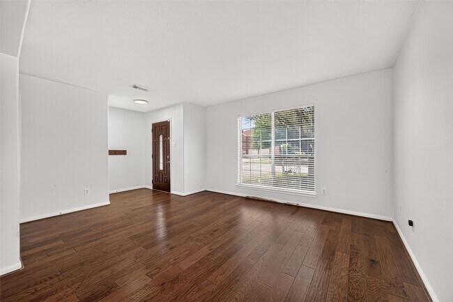 Building Photo - 25346 Barmby Dr