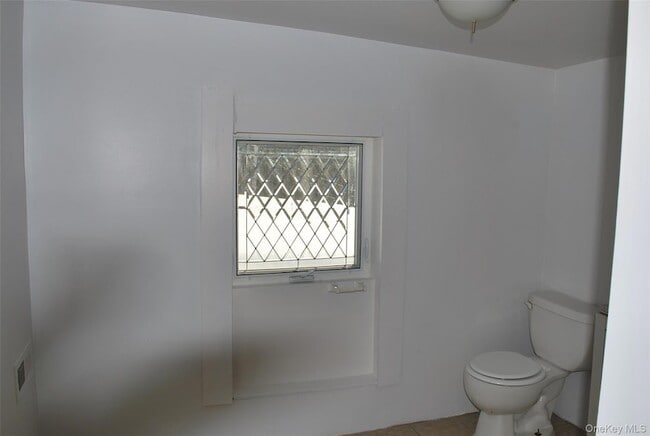 Building Photo - 22 Dekay Rd