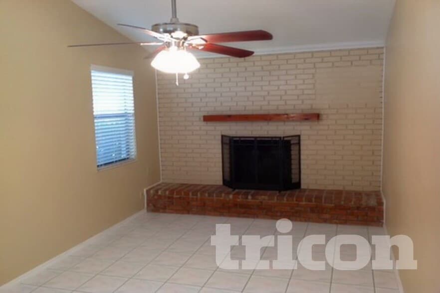 Building Photo - 120 Waverly Dr