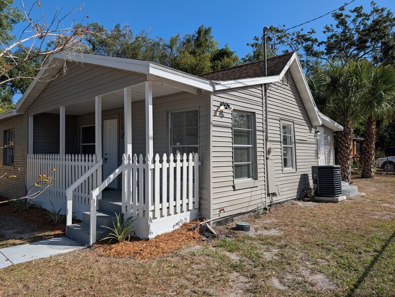 Building Photo - 6201 N 38th St