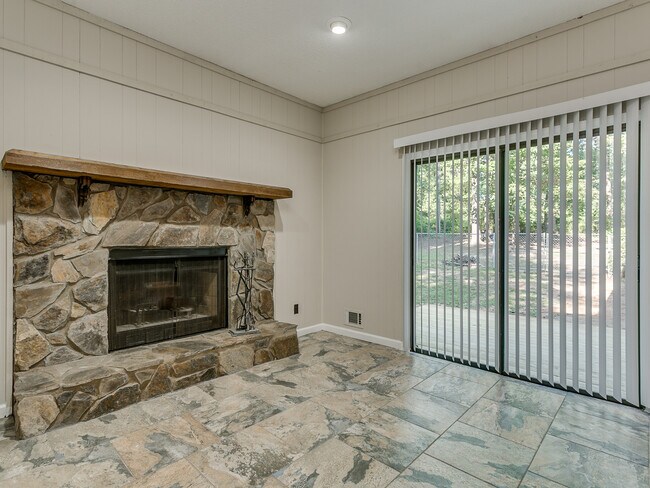 Building Photo - Spacious 3-Bed Home in District 6! Private...