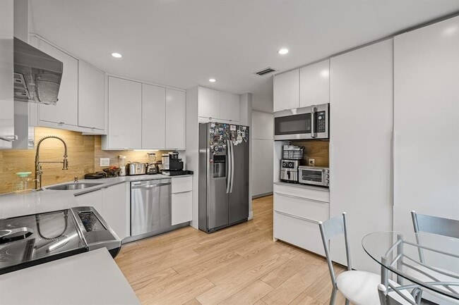 Building Photo - 9937 NW 47th Terrace