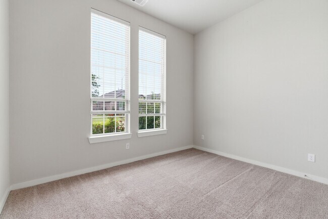 Building Photo - 22515 Bassett Hollow Ln