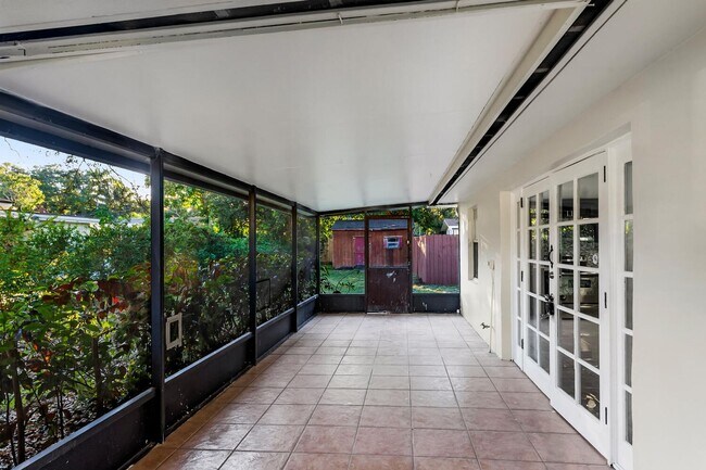 Building Photo - 5073 SW 28th Ave