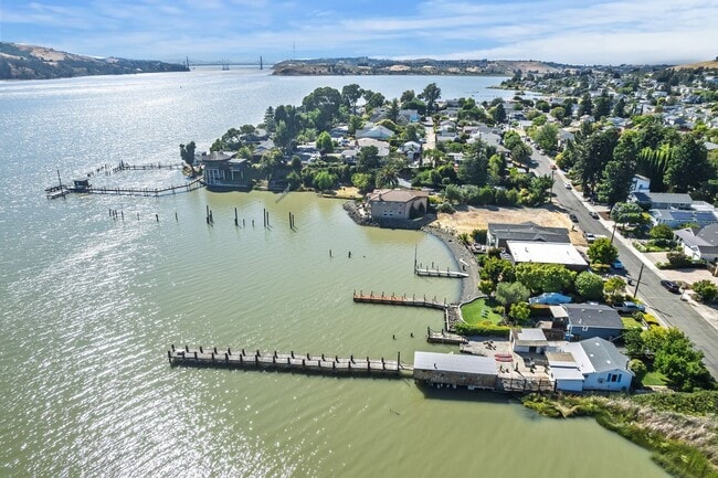 Building Photo - Diamond on the Bay