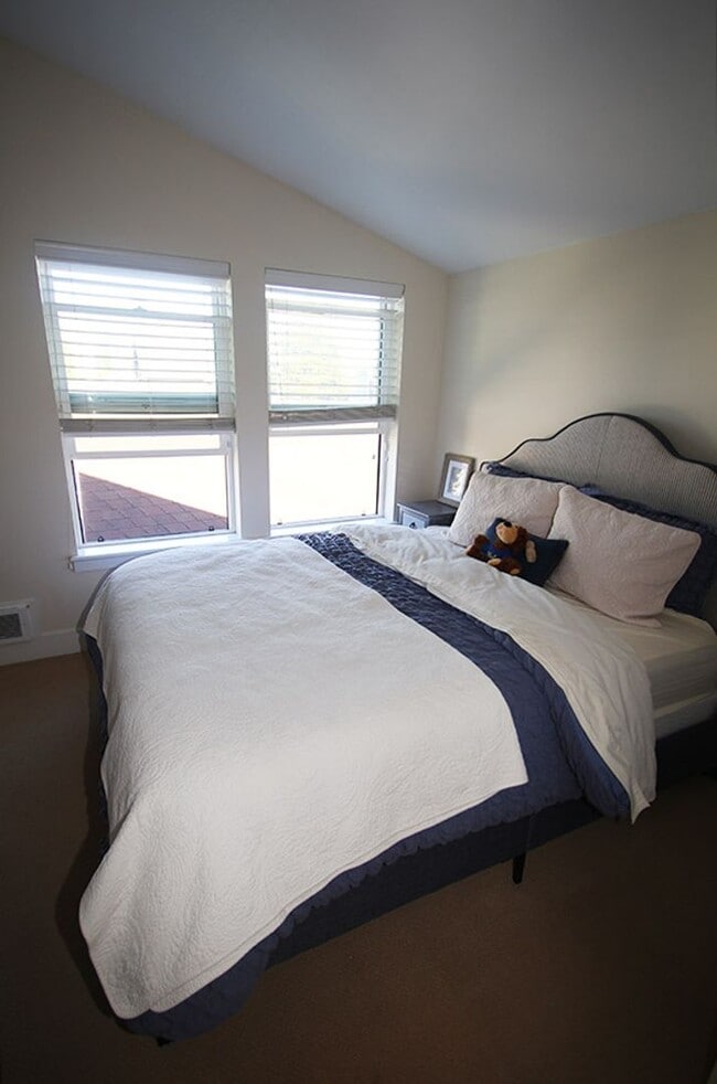 Building Photo - LUXURY 2-BED BALLARD TOWNHOME FOR RENT WIT...